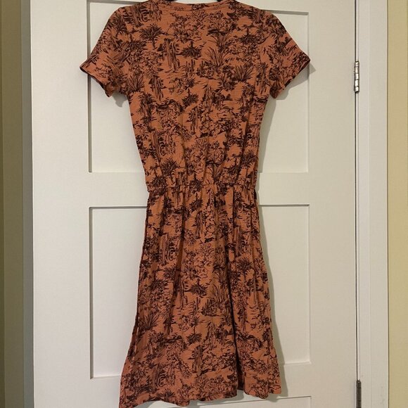 Old Navy Waist-Defined T-Shirt Dress - Picture 2 of 4